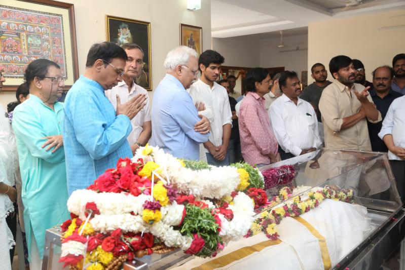 director-vishwanath-last-rites-24.jpg