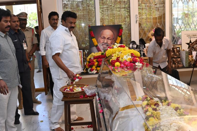 director-vishwanath-last-rites-26.jpg