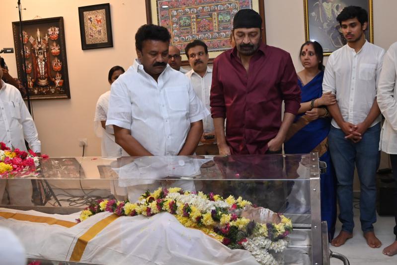director-vishwanath-last-rites-27.jpg