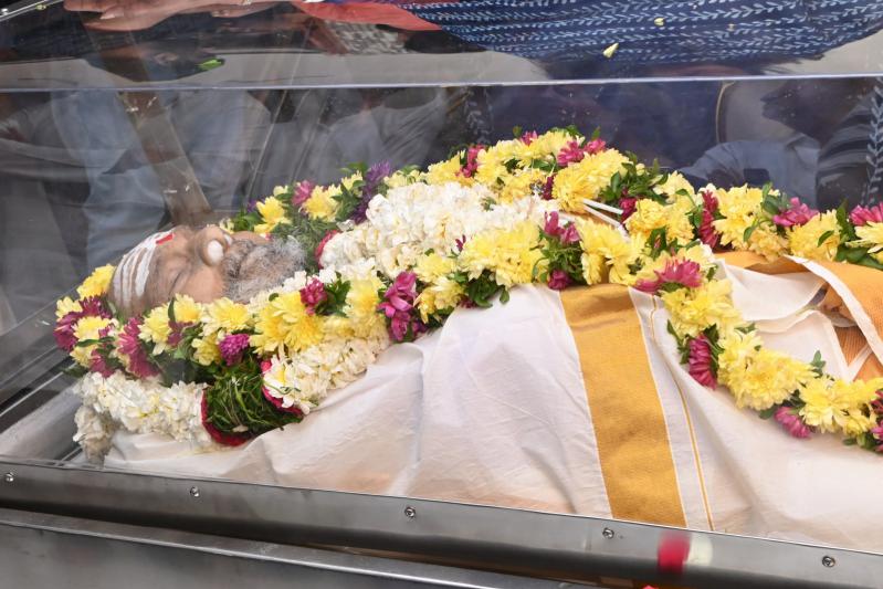 director-vishwanath-last-rites-29.jpg