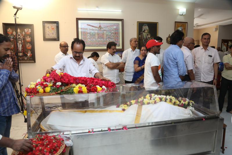 director-vishwanath-last-rites-3.jpg