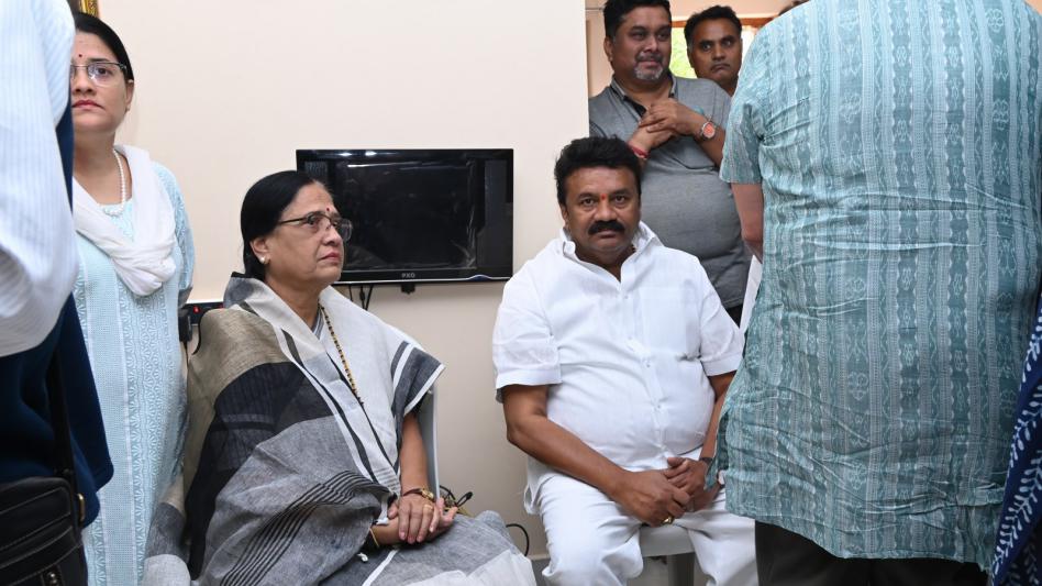 director-vishwanath-last-rites-30.jpg
