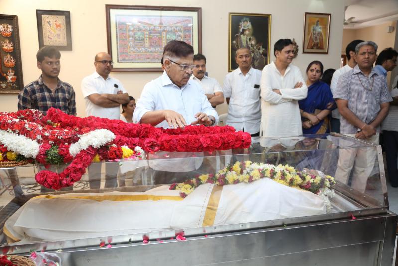director-vishwanath-last-rites-6.jpg