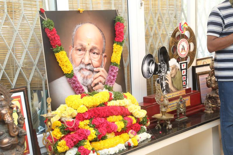 director-vishwanath-last-rites-7.jpg