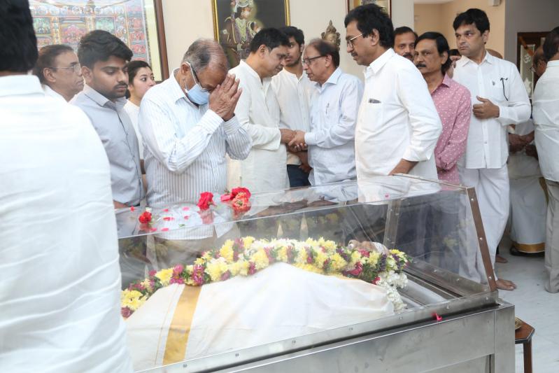 director-vishwanath-last-rites-9.jpg