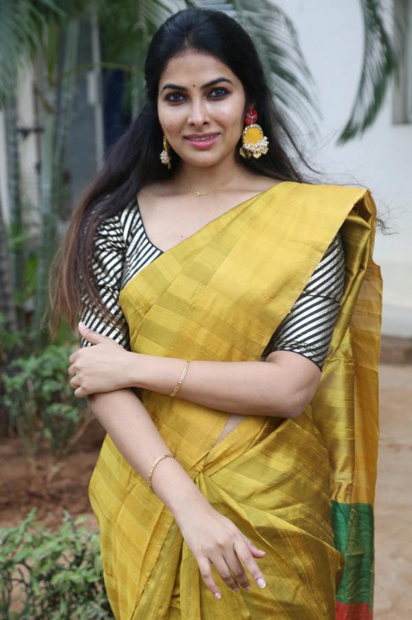 divi-vadthya-stills-5-15.jpg