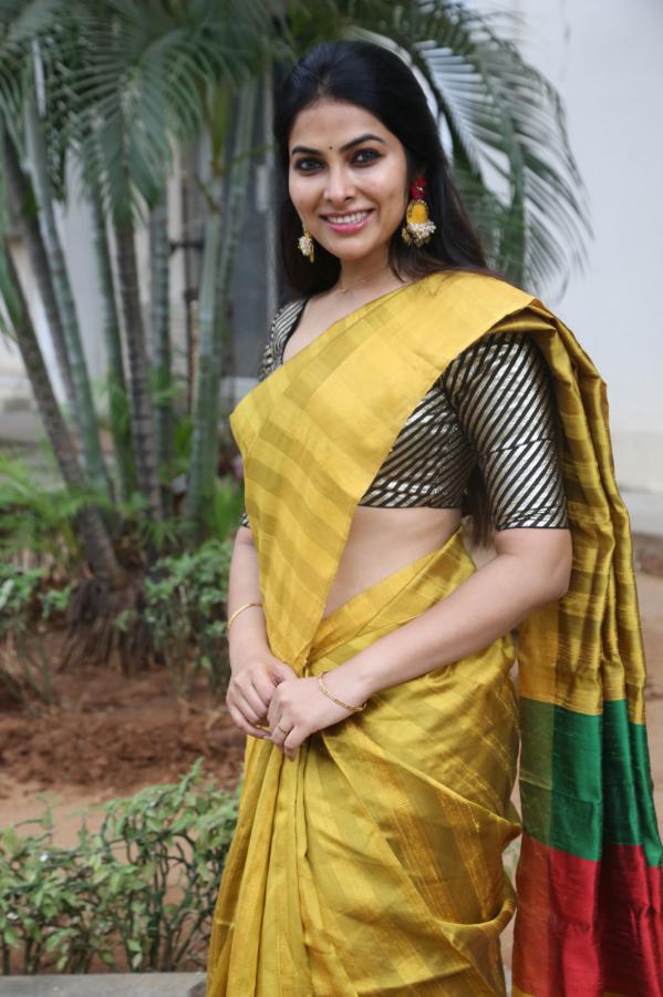 divi-vadthya-stills-5-2.jpg