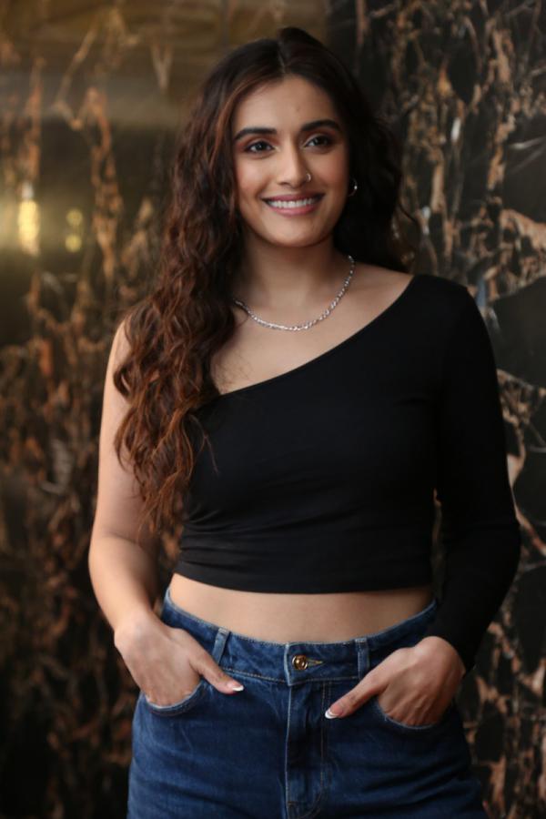 divyansha-kaushik-stills-2-5.jpg