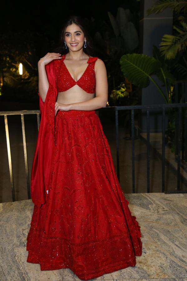 divyansha-kaushik-stills-3-19.jpg