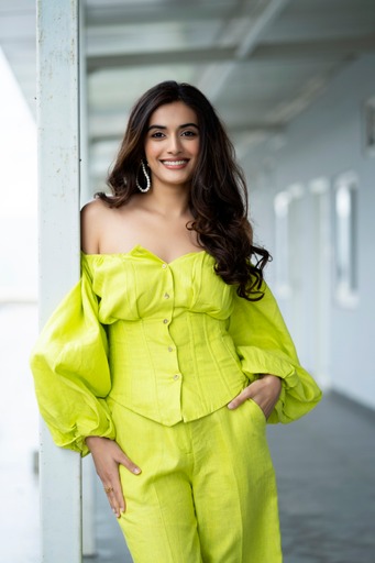 divyansha-kaushik-stills-3.jpg