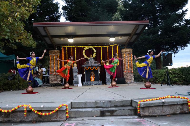 diwali-celebrations-by-indian-americans-in-california-10.jpg