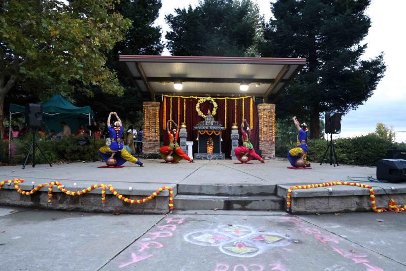 diwali-celebrations-by-indian-americans-in-california-11.jpg