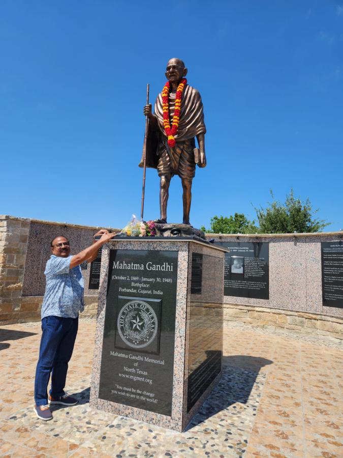 dr-krishna-ella-visits-gandhi-memorial-in-dallas-2.jpg