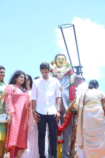 dr-m-prabhakarreddy-statue-launch-11.jpg