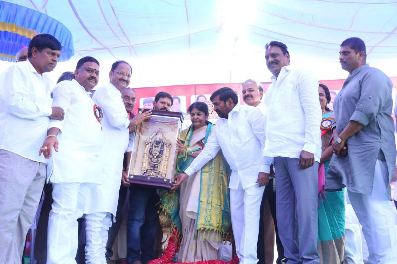 dr-m-prabhakarreddy-statue-launch-15.jpg