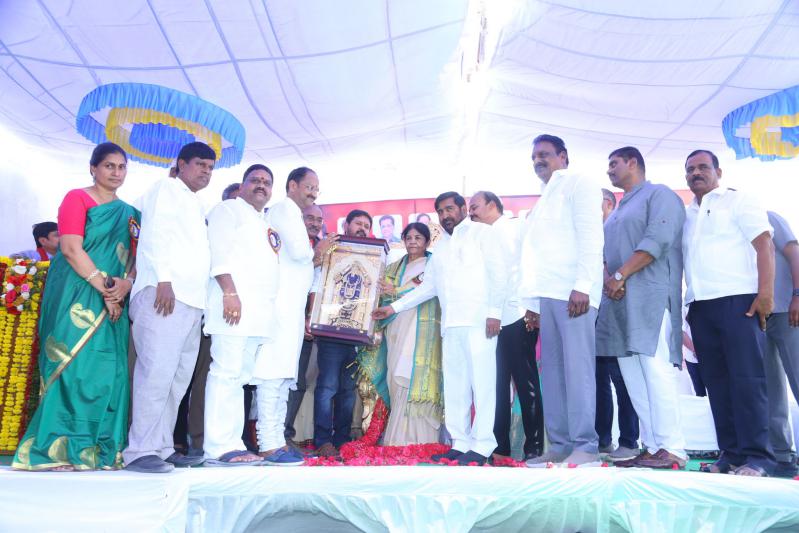 dr-m-prabhakarreddy-statue-launch-16.jpg