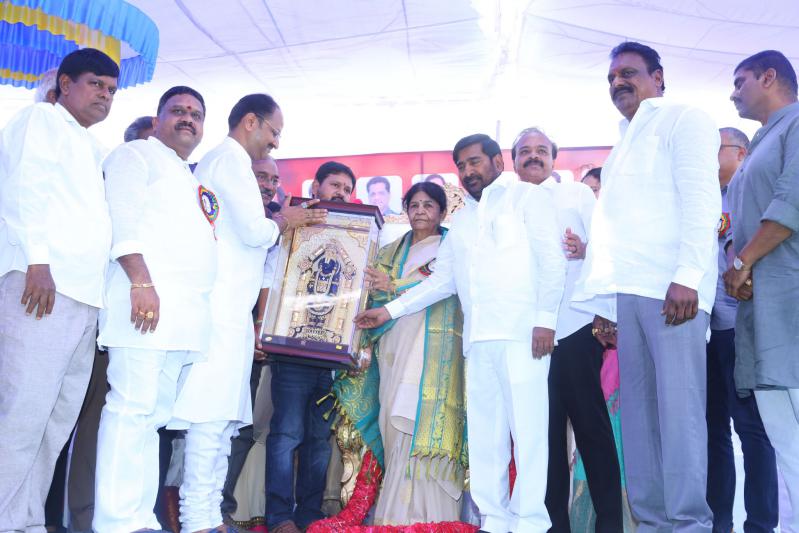 dr-m-prabhakarreddy-statue-launch-17.jpg