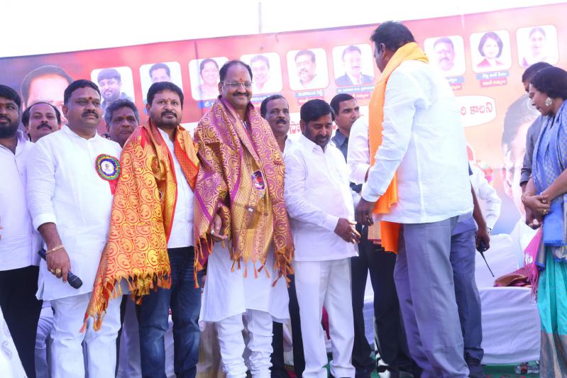 dr-m-prabhakarreddy-statue-launch-27.jpg