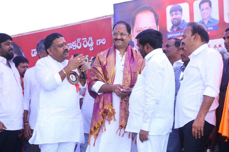 dr-m-prabhakarreddy-statue-launch-30.jpg