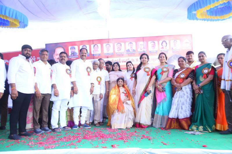 dr-m-prabhakarreddy-statue-launch-31.jpg