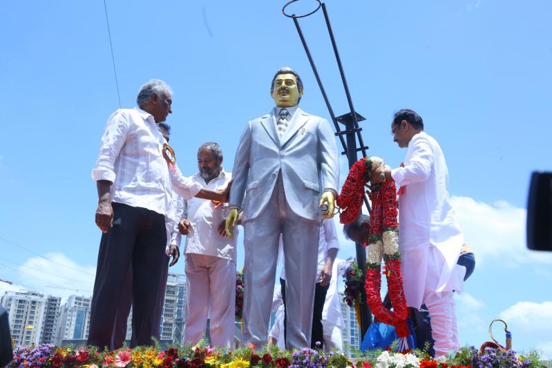 dr-m-prabhakarreddy-statue-launch-5.jpg