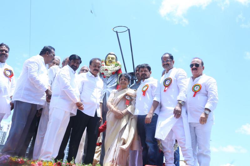 dr-m-prabhakarreddy-statue-launch-7.jpg