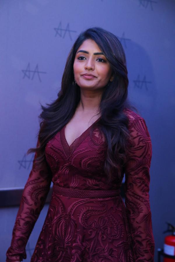 eesha-rebba-stills-10.jpg