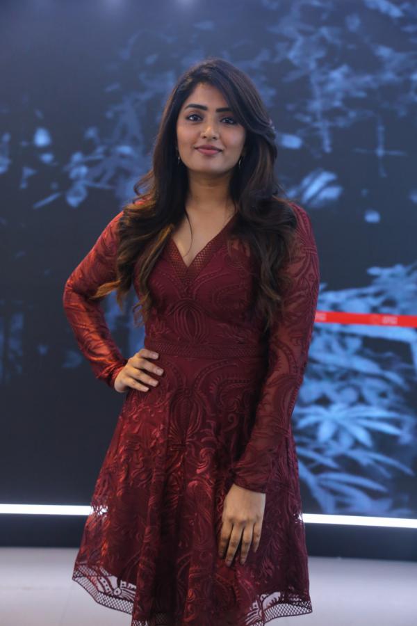 eesha-rebba-stills-2.jpg