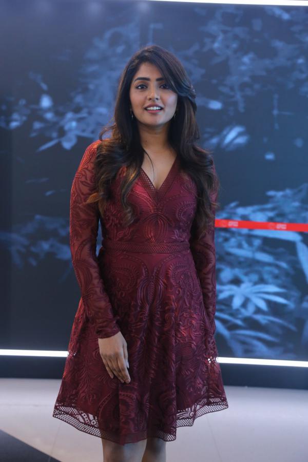 eesha-rebba-stills-3.jpg