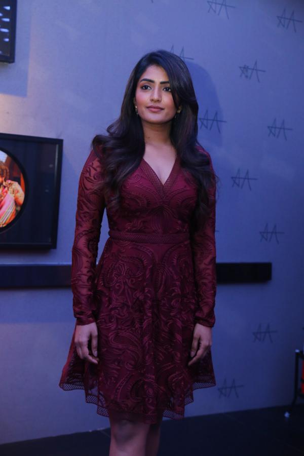 eesha-rebba-stills-5.jpg