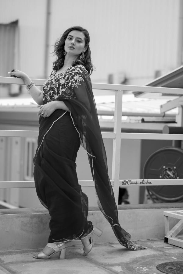 esha-chawla-stills-10.jpg