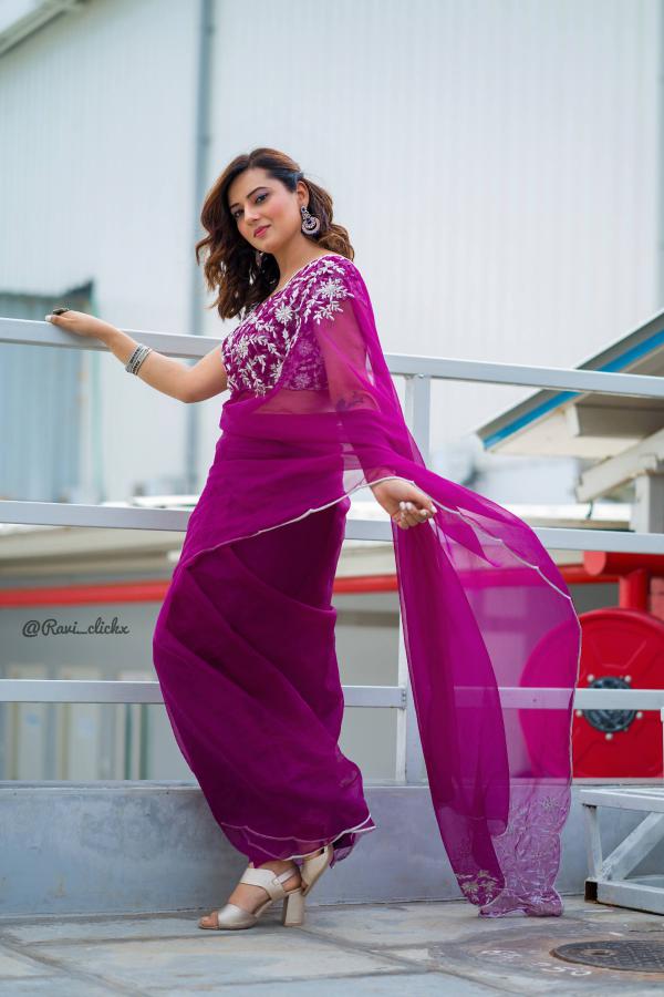 esha-chawla-stills-11.jpg