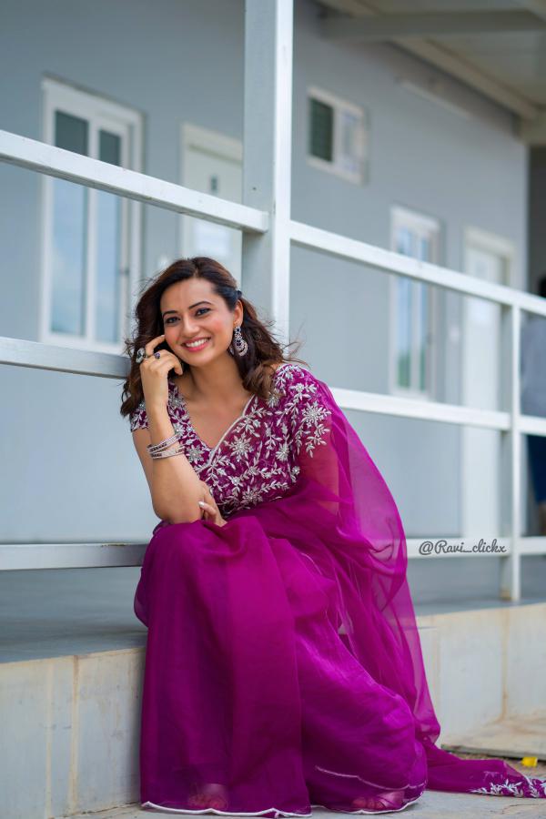 esha-chawla-stills-14.jpg