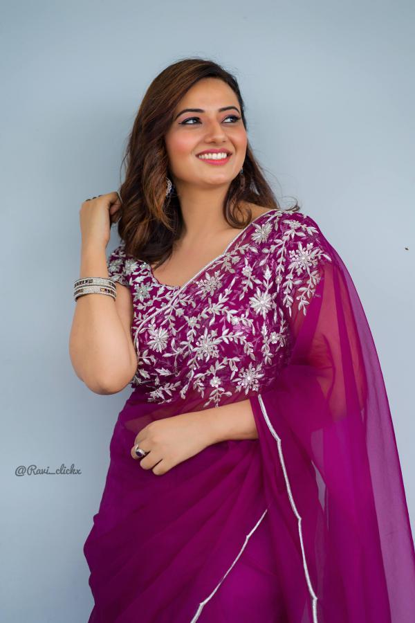 esha-chawla-stills-15.jpg