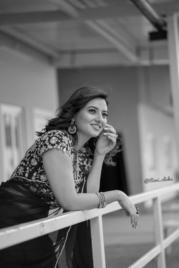 esha-chawla-stills-16.jpg