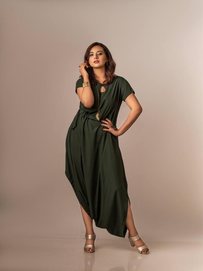 esha-chawla-stills-3.jpg