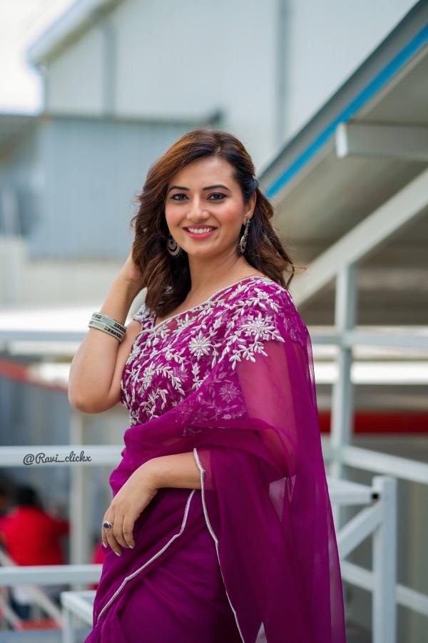 esha-chawla-stills-8.jpg