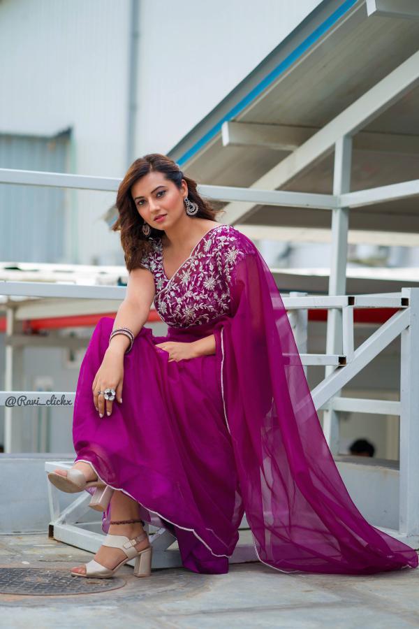 esha-chawla-stills-9.jpg