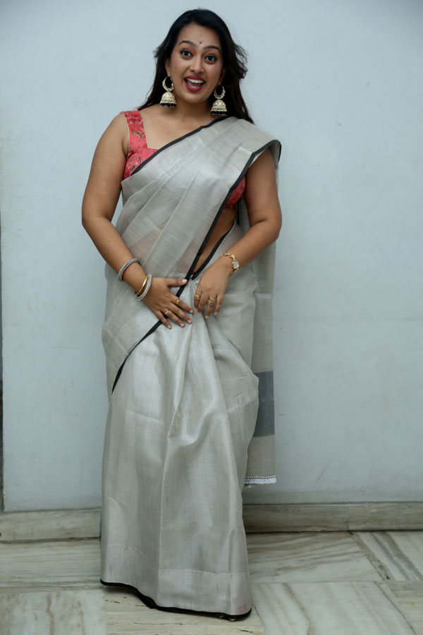 ester-noronha-stills-18.jpg