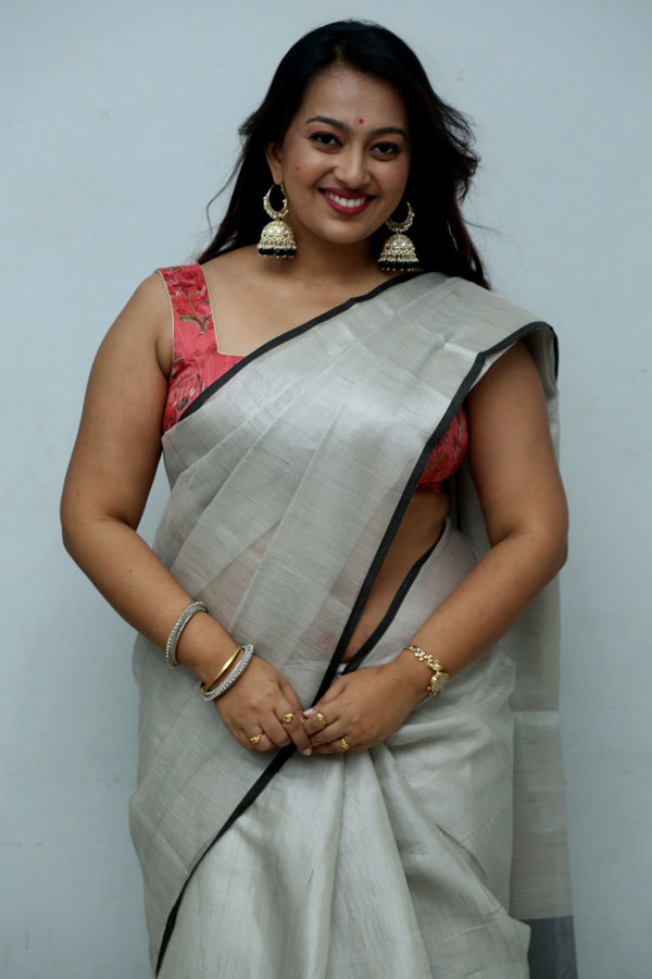 ester-noronha-stills-4.jpg