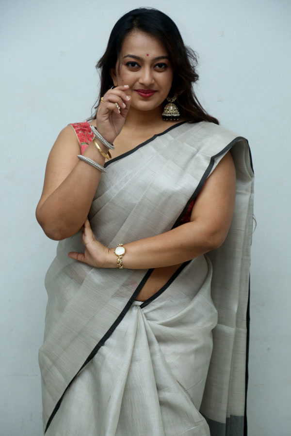 ester-noronha-stills-6.jpg