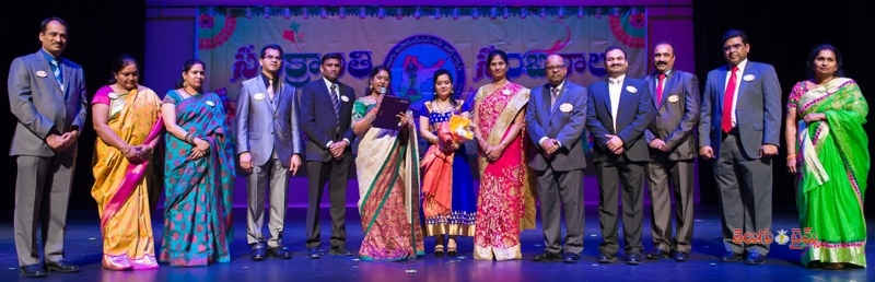 felicitation-to-rj-pranavi_photo2-1453480716.jpg