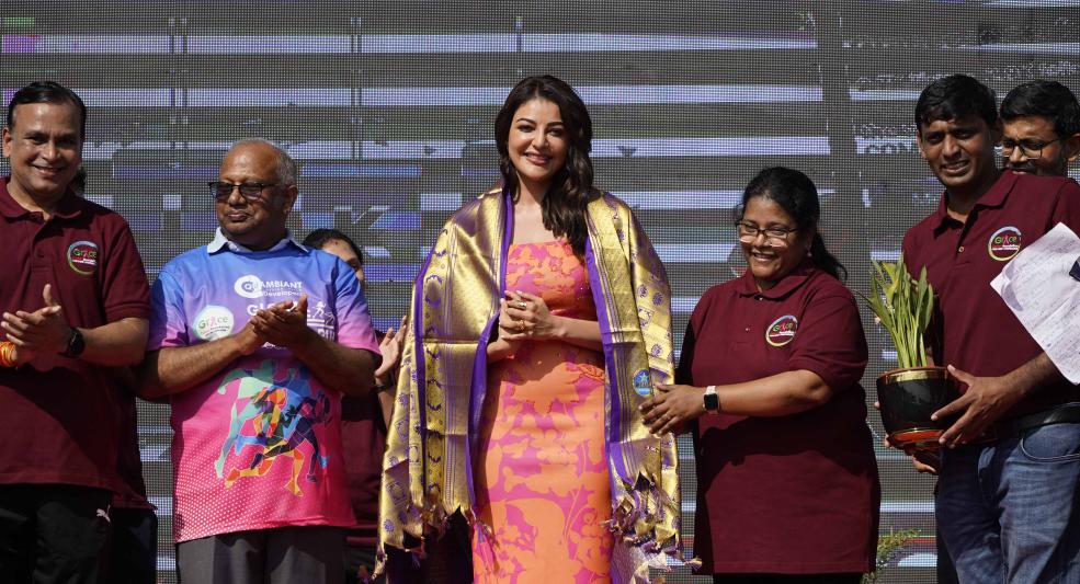 film-actress-kajol-agarwal-felicitated-cancer-conquerors-11.jpg