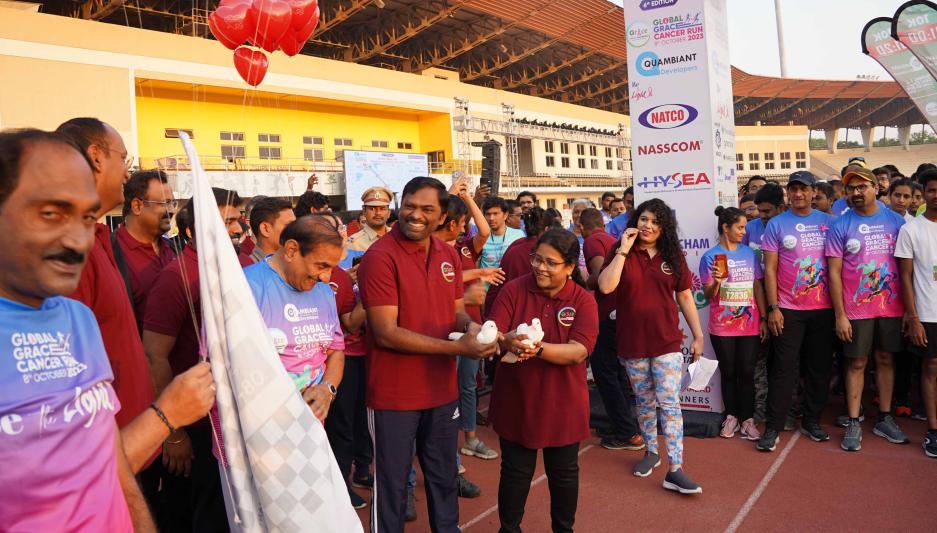 film-actress-kajol-agarwal-felicitated-cancer-conquerors-19.jpg