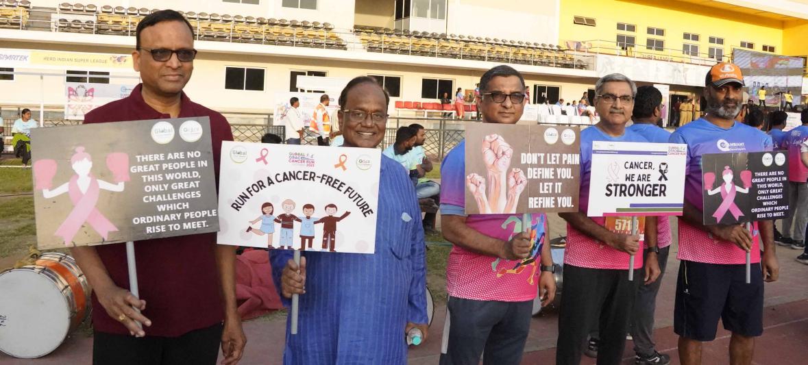 film-actress-kajol-agarwal-felicitated-cancer-conquerors-6.jpg