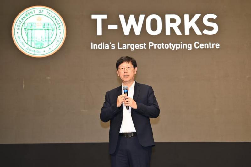 foxconn-chairman-young-liu-unveiled-t-works-14.jpg