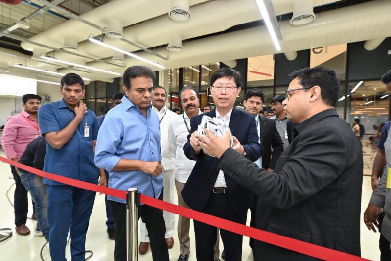 foxconn-chairman-young-liu-unveiled-t-works-6.jpg
