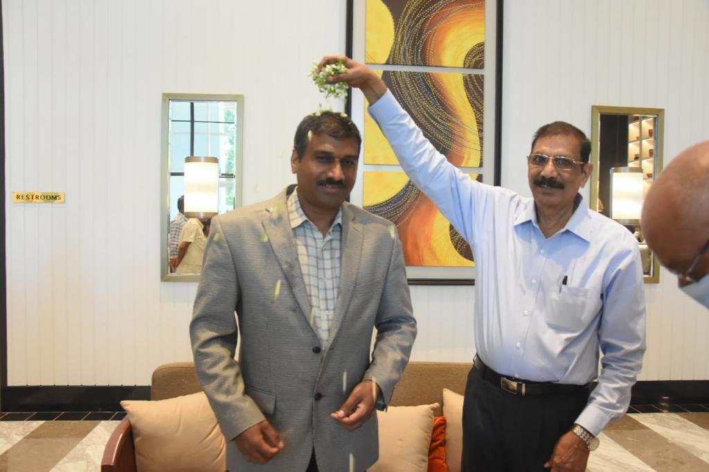 friends-felicitated-by-nooti-bapayya-chowdhury-12-june-2022-3.jpg