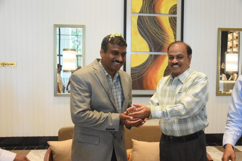 friends-felicitated-by-nooti-bapayya-chowdhury-12-june-2022-4.jpg
