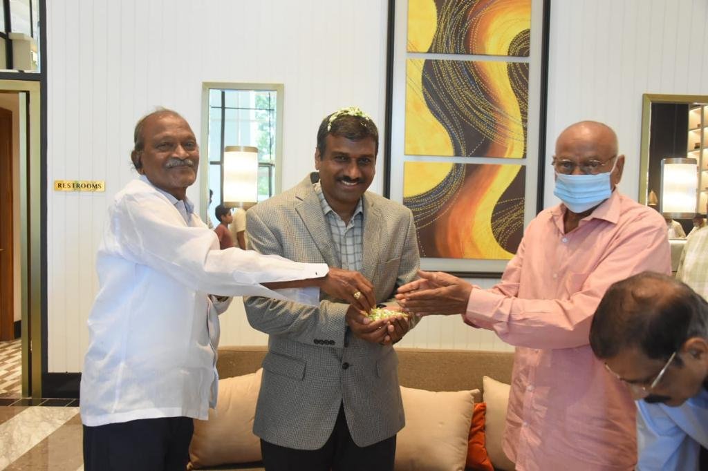 friends-felicitated-by-nooti-bapayya-chowdhury-12-june-2022-5.jpg
